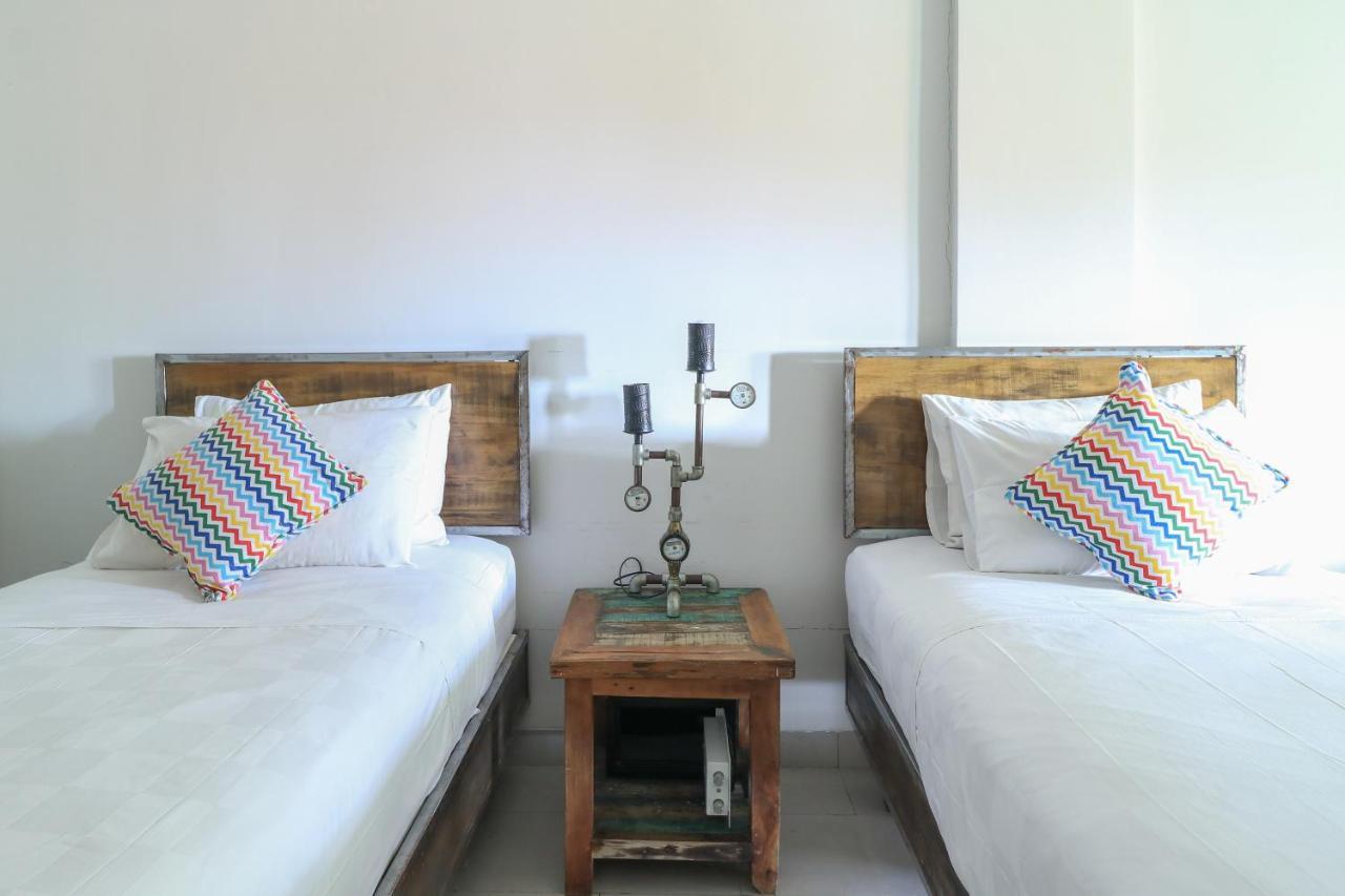Base Guest House Canggu  Bagian luar foto